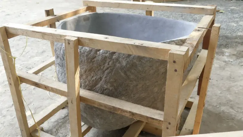 Product image 5 of the product “Basin from Riverstone, Natural surface, polished inside. Length 87 cm, Width 83 cm, Height 50 cm, Depth 40 cm. ”